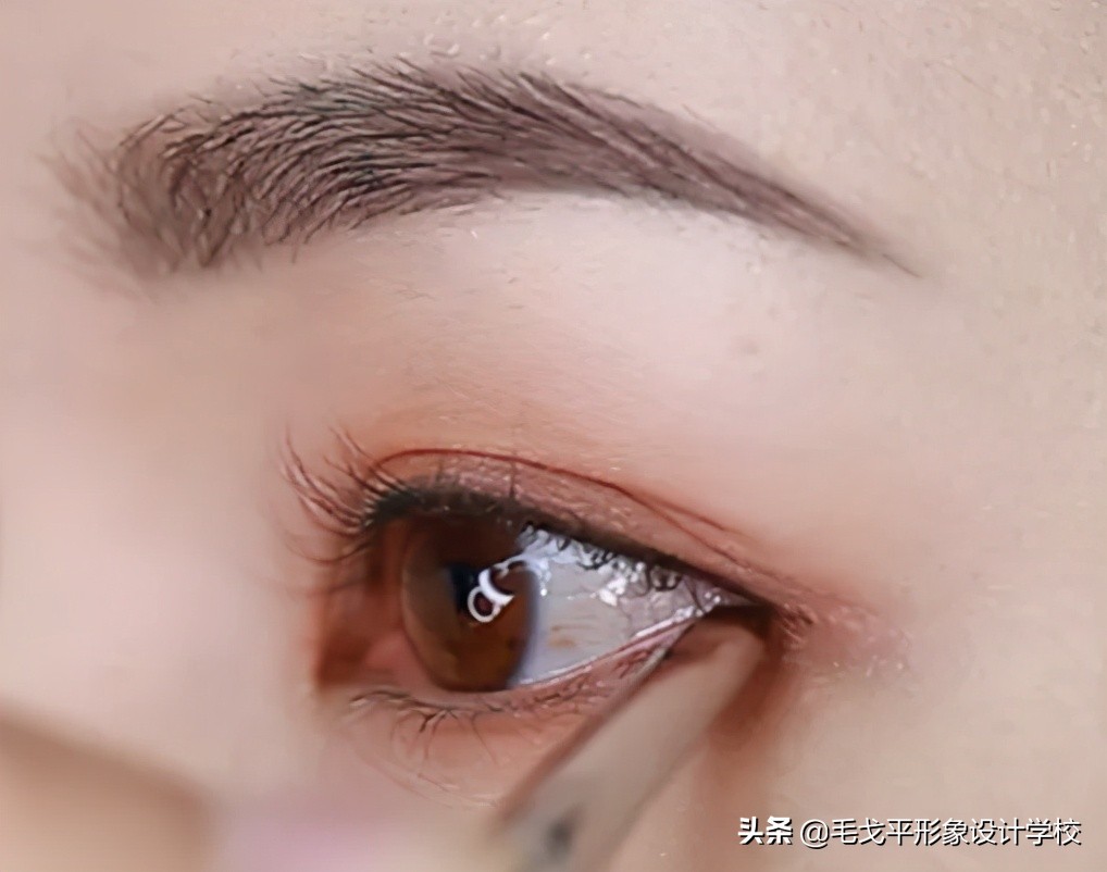 眼妆怎么画法干净不会显脏,眼妆怎么画干净好看