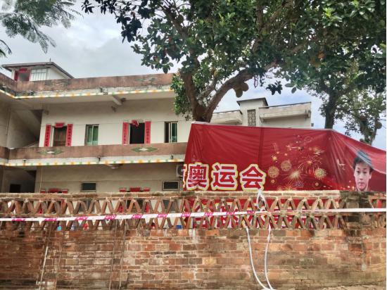 全红婵赛后躲角落偷偷抹泪,全红婵退场