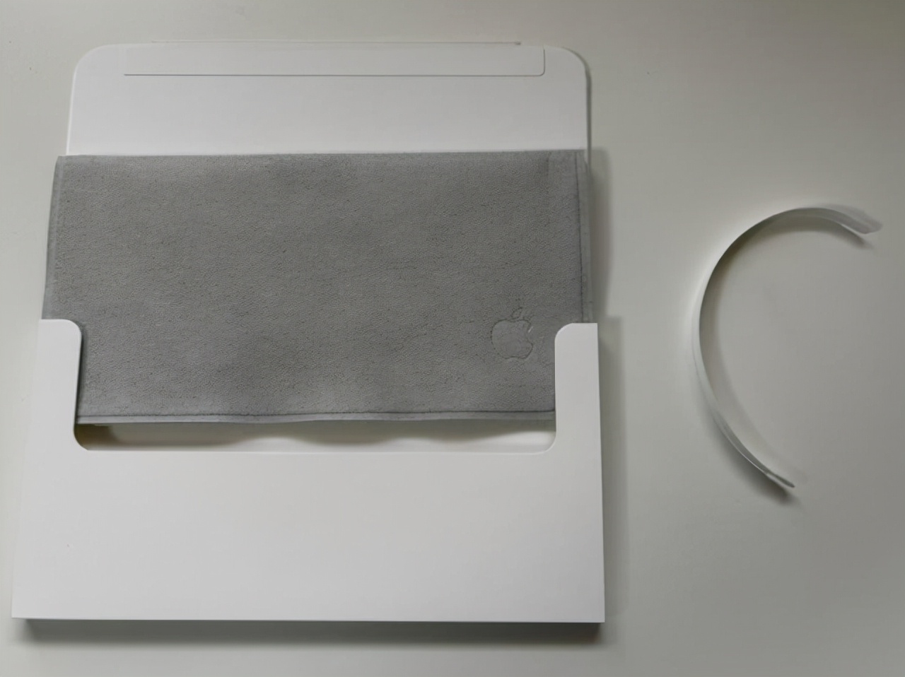 苹果公司赠送的这个赠品，不要乱丢了，小小的一个可以卖145元