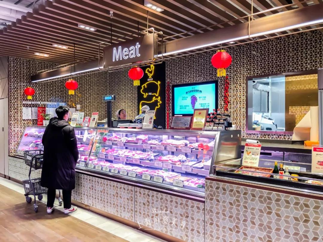 过年去超市囤货,过年没来得及买年货