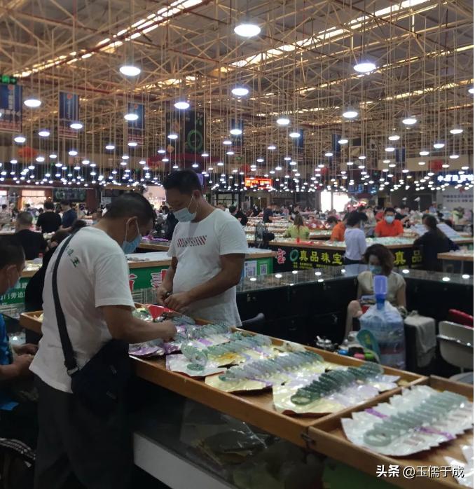 云南瑞丽市孔雀舞,云南瑞丽翡翠市场位置全攻略