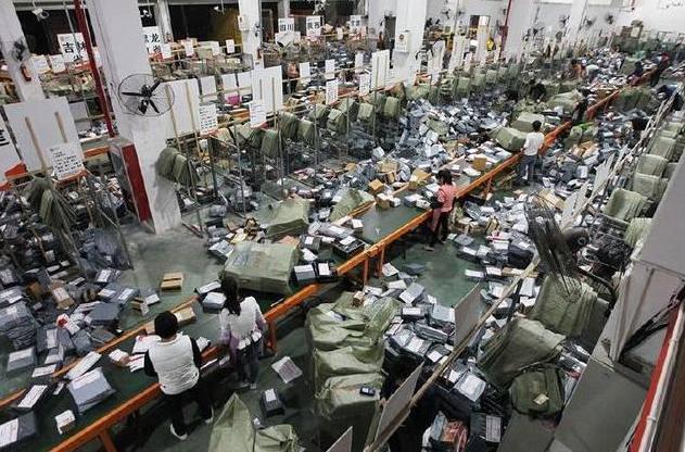 同样款式衣服拼多多比淘宝便宜100,同一件衣服淘宝和拼多多哪个好