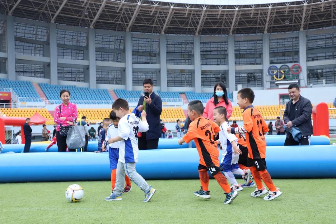 聊城大学附属幼儿园足球趣味赛成功举办