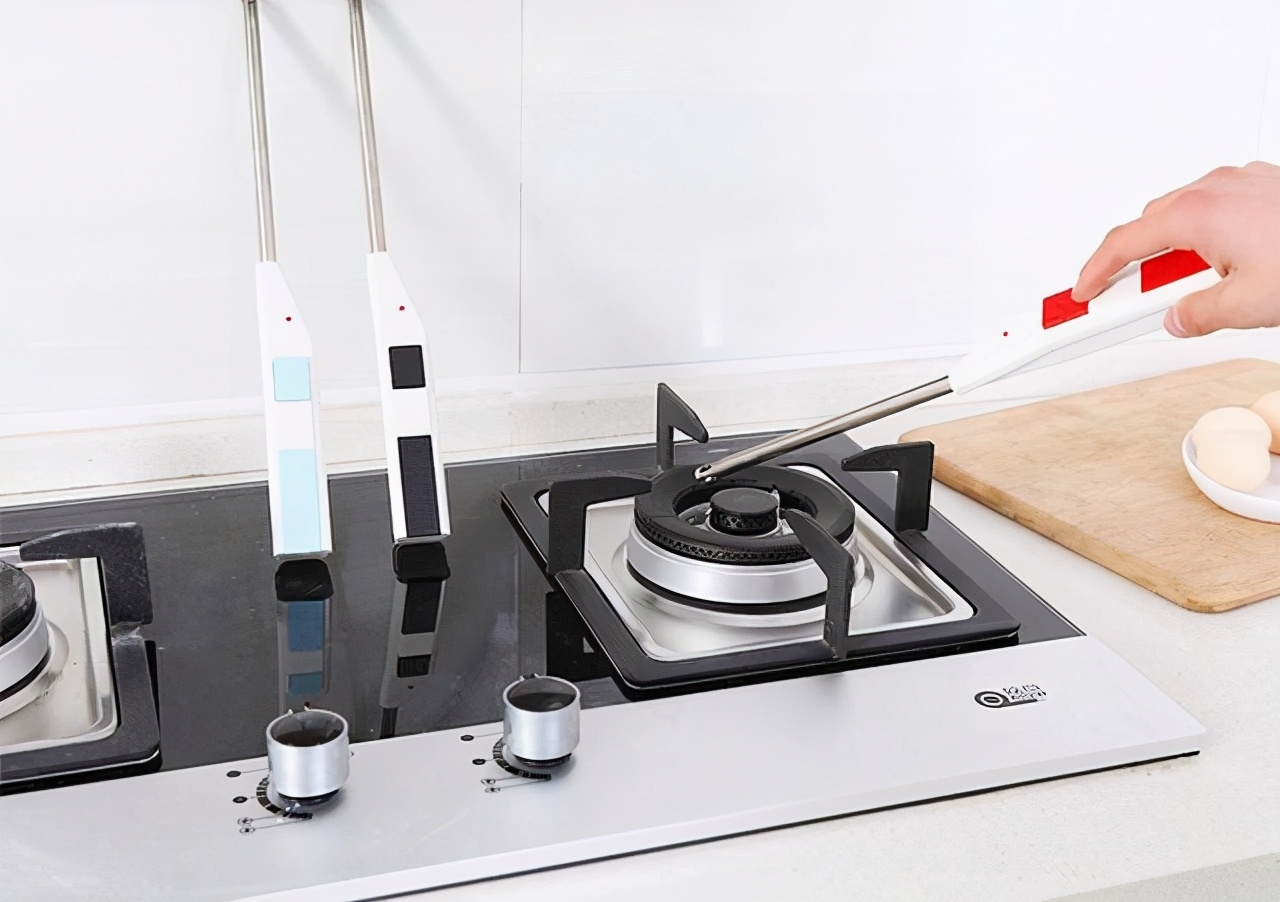 燃气灶开小火自动熄火是什么原因,燃气灶中间小圈不出火是什么原因