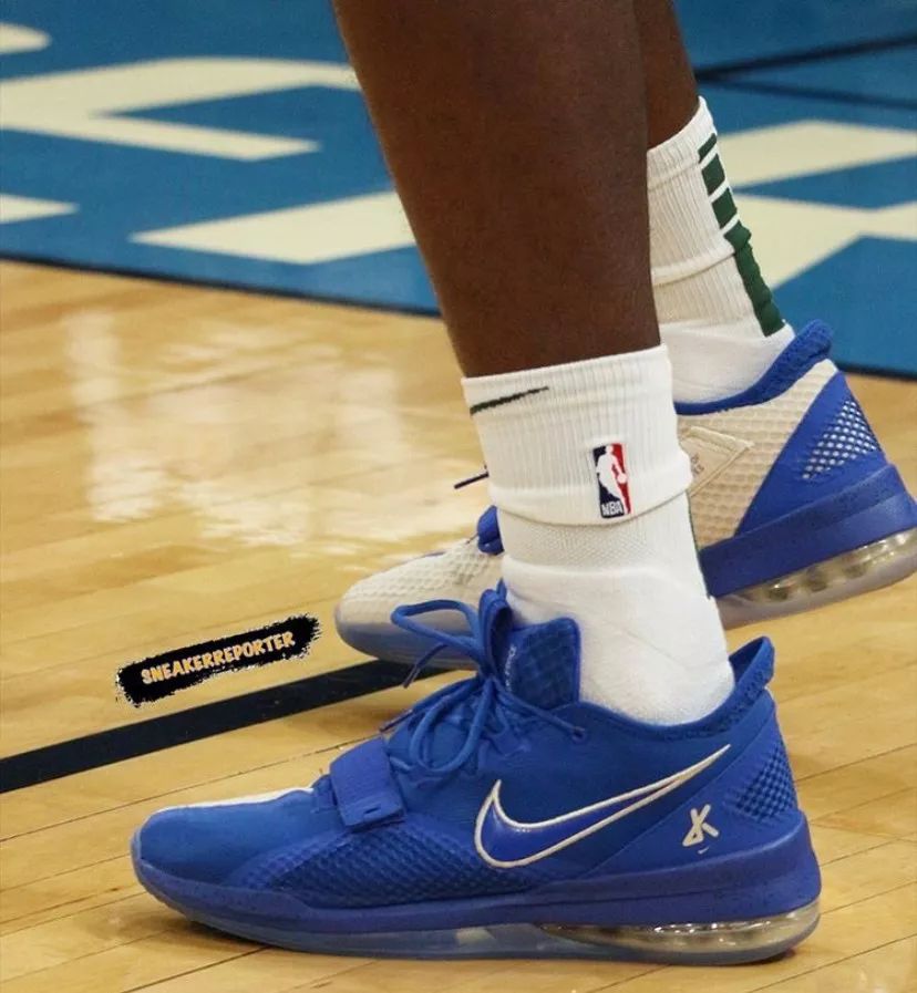 塔图姆和拉塞尔同框官方视频,nba球员上脚利拉德8