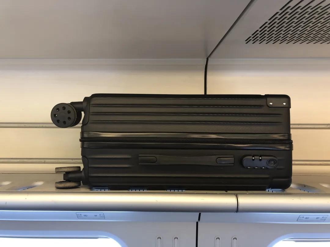 高铁怎么放行李,高铁有放行李的地方吗