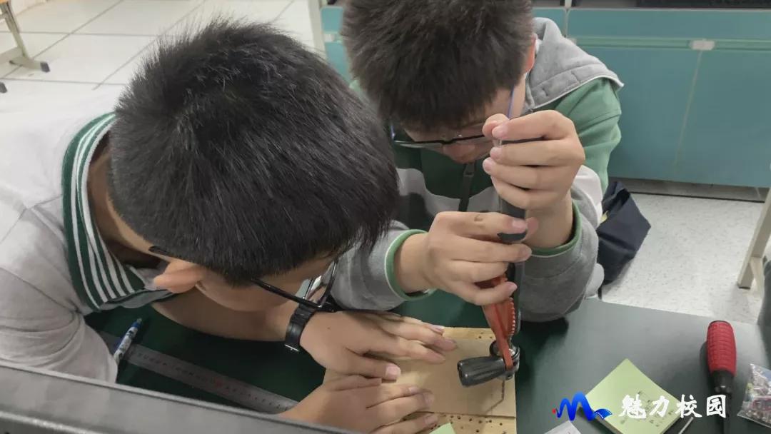 仿生机器人培训班,青少年机器人教育培训