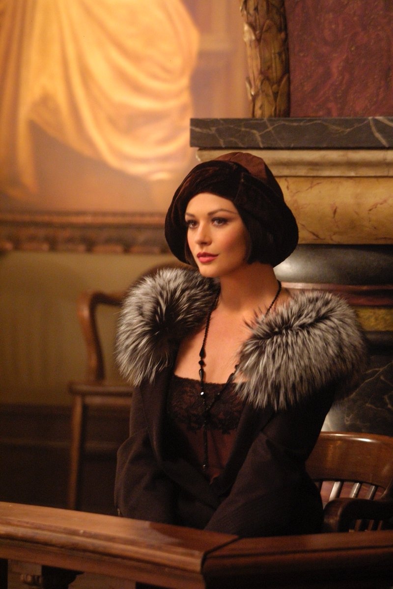 泽塔琼斯：和大25岁老公像同龄人，女儿没她漂亮，儿子遗传高颜值