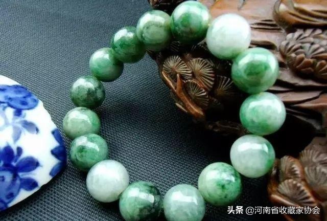 檀香木手串如何保养才能越来越亮,沉香手串如何保养这几点要牢记