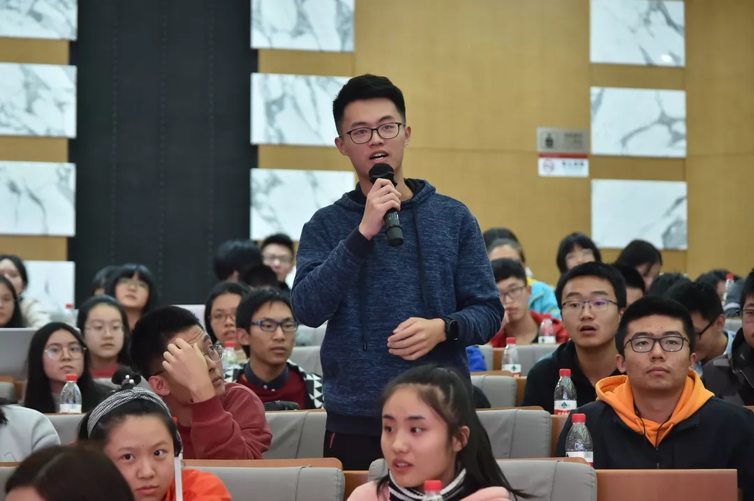 人民大学宣讲会视频,人民大学抢话筒视频