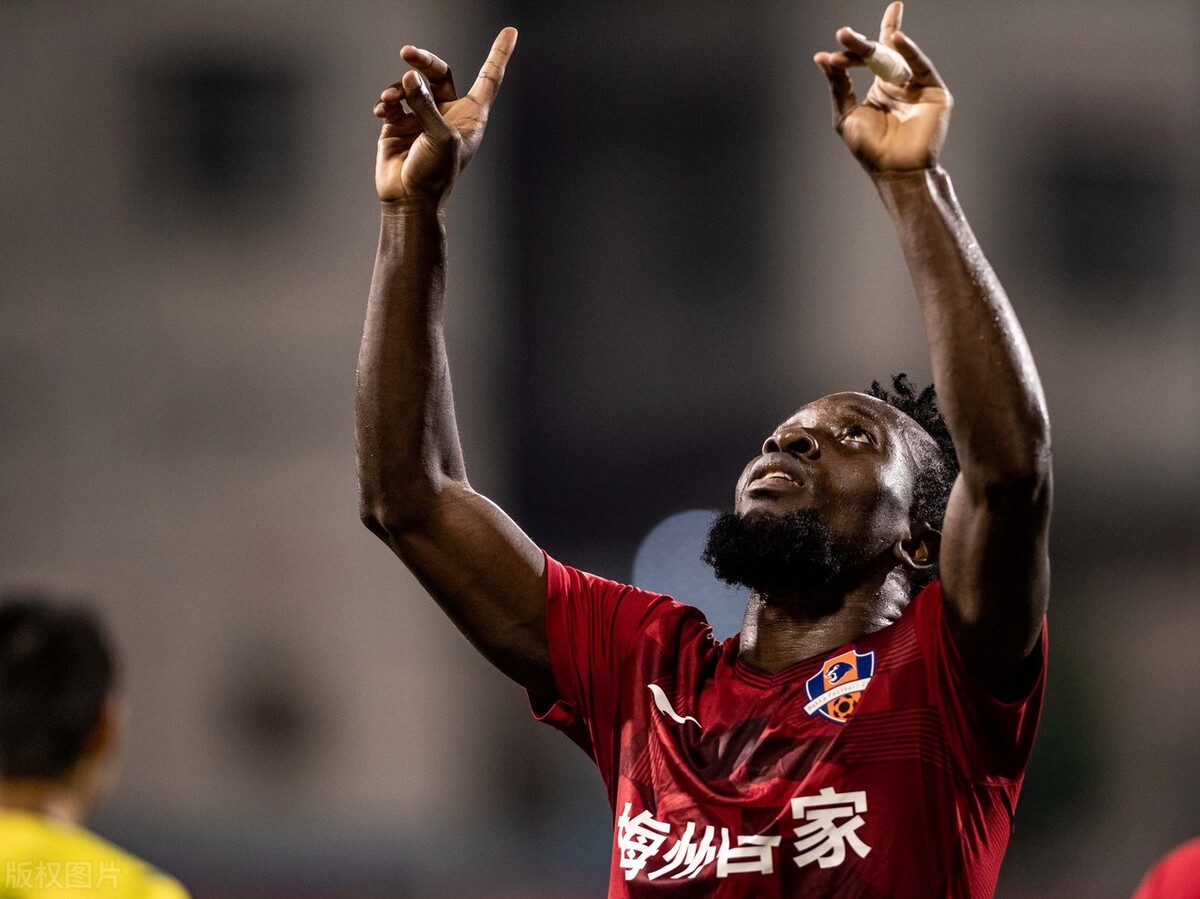 6分钟绝杀1-0梅州客家2连胜登顶,梅州客家联赛八连胜