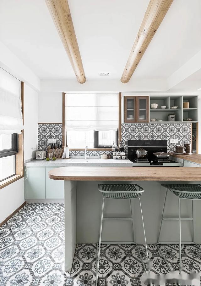 原木风吊顶效果图客厅简约,简约原木风