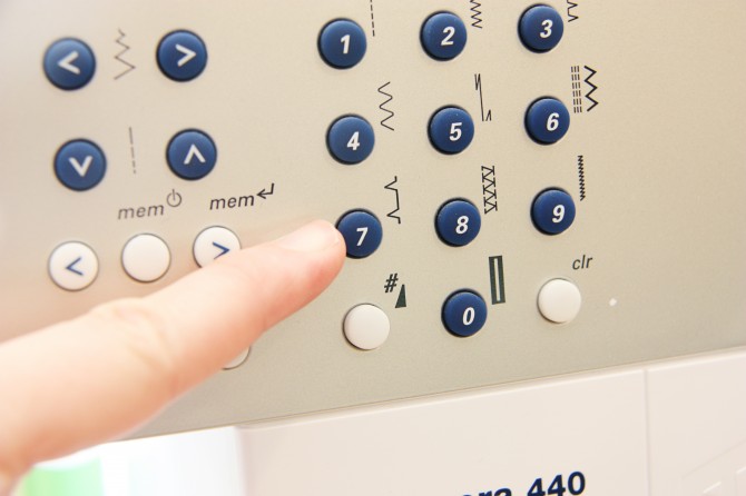 百褶裙有点大了解决小技巧,一条白色百褶裙有多好穿