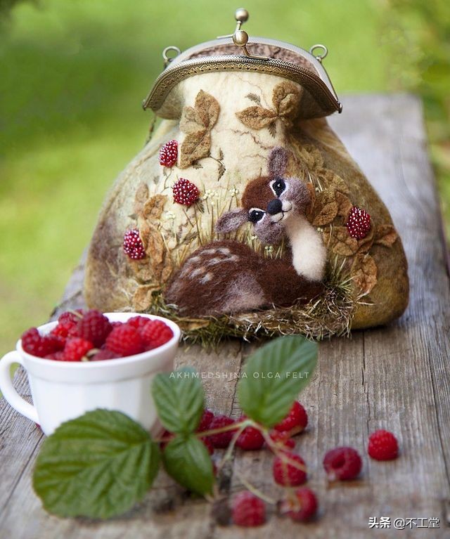 适合羊毛大衣的包包,羊毛毡包高颜值冬天背好看吗