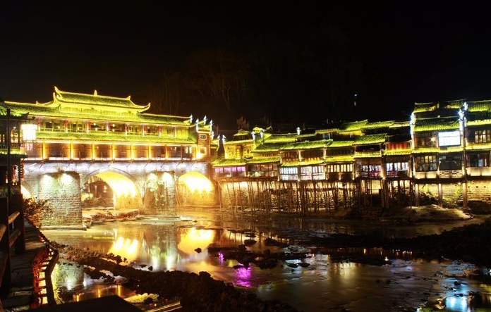 湖南湘西凤凰八面山,凤凰古城属于哪个市哪个县