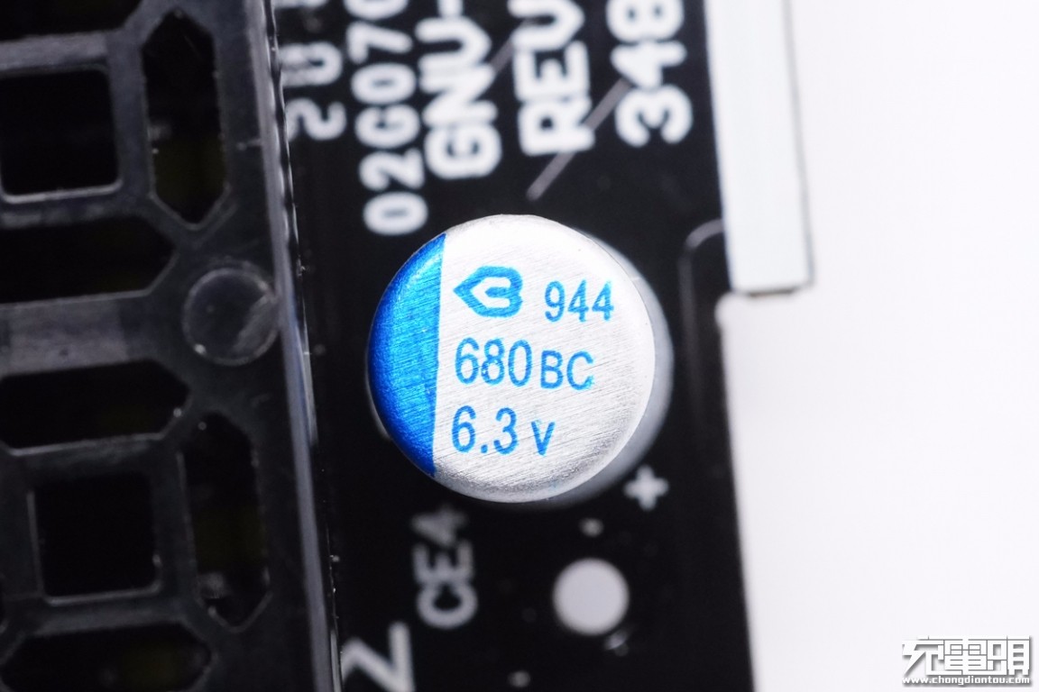 公牛插座新款和老款拆解,带USB接口公牛插排