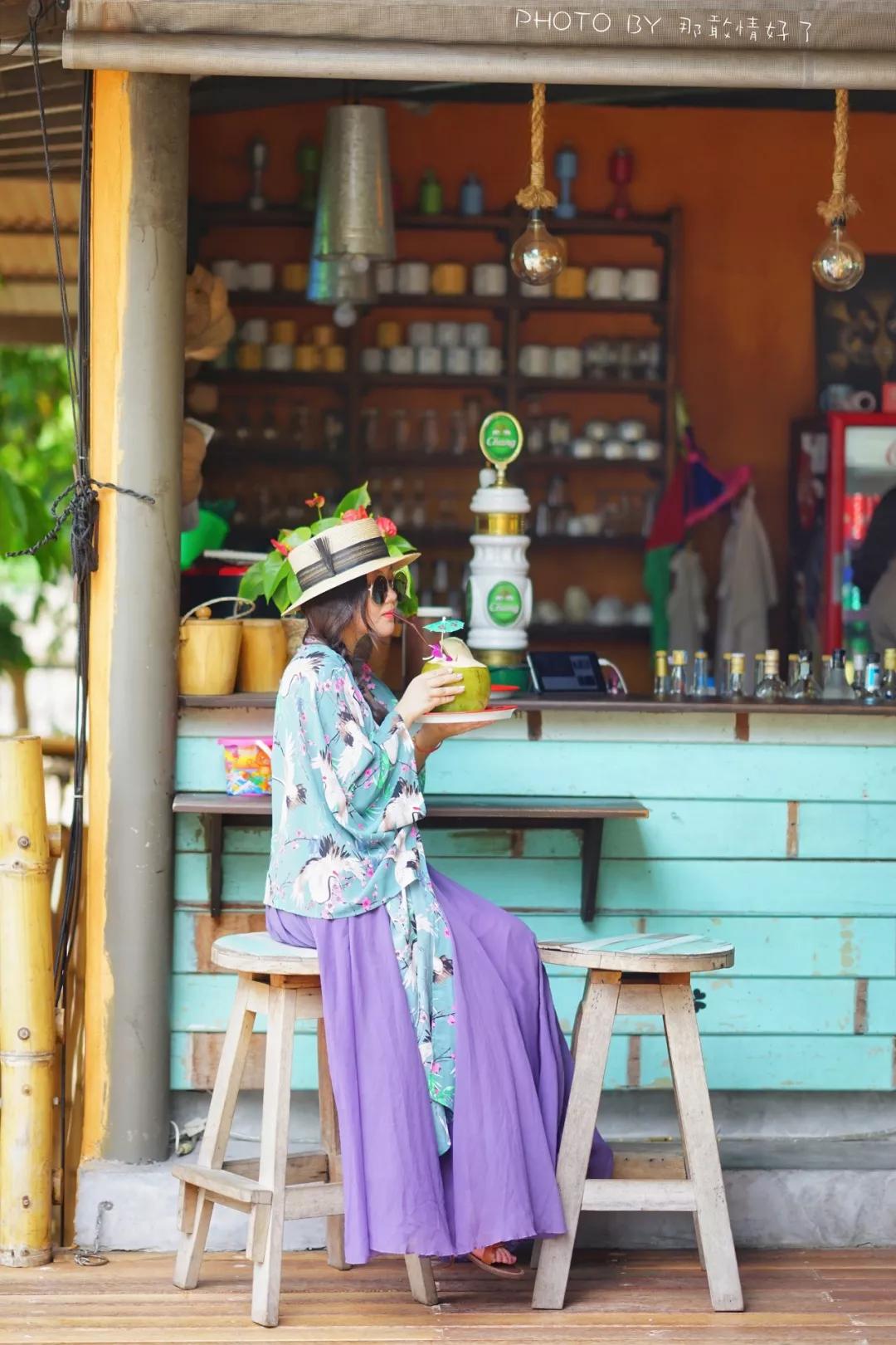 美国艺术家老夫妇定居苏梅岛十年，教游客画垃圾桶，唤醒环保意识