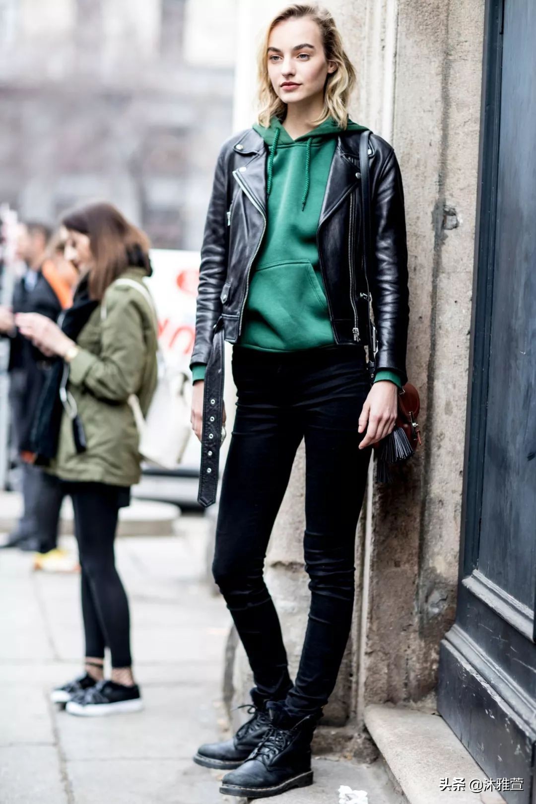 卫衣的n种穿法你学会了吗,卫衣的4个搭配方法太时髦了