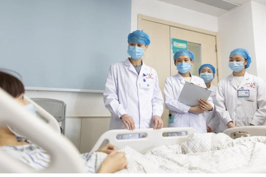 一个月有25天都在来月经,月经期的预警症状