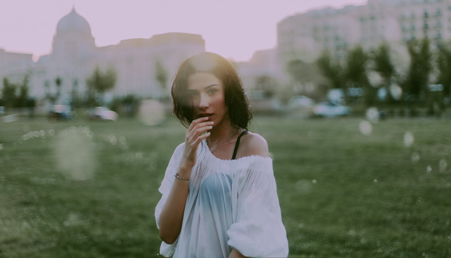 女人想要撩你时不会直接告诉你,女人想撩你有三种叫法