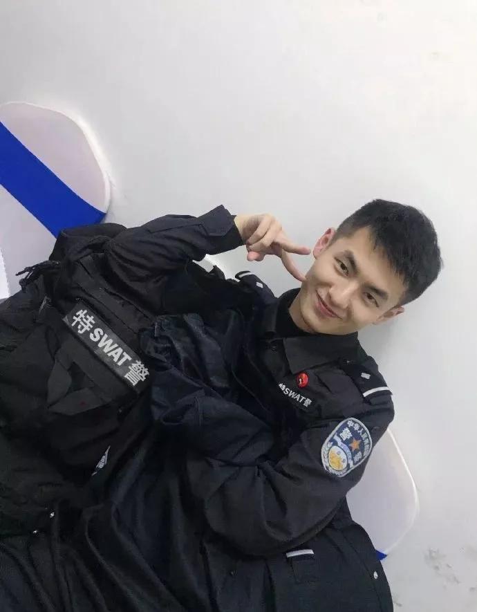 温柔版江直树、特警版刘昊然…妈呀，他们救完人还偷心