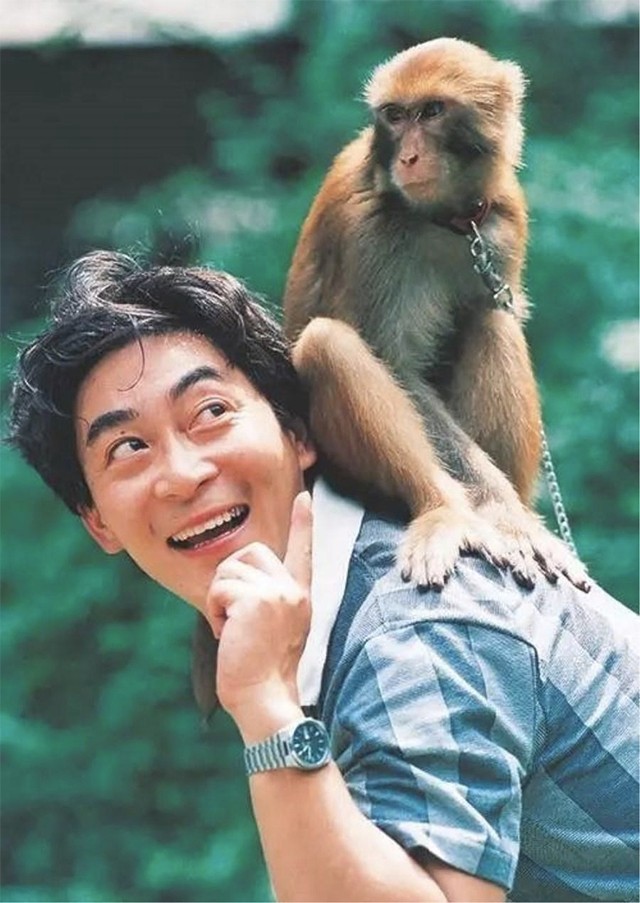 为钱反咬恩师,好友葬礼宣传新剧,六小龄童:完美诠释人如何变猴