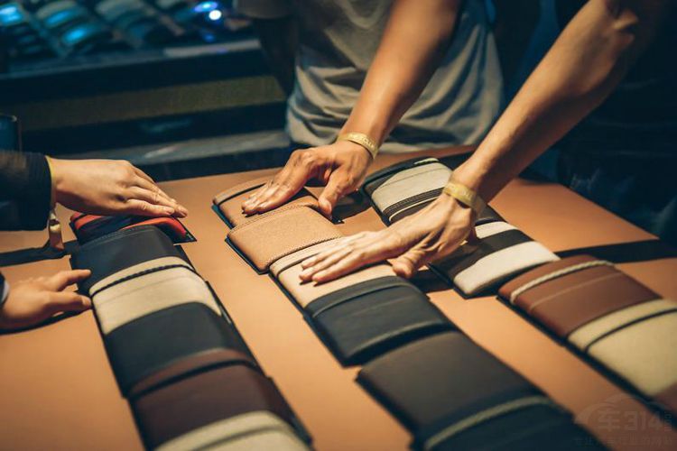 奔驰S级的恐惧！试驾新款宝马7系这才是旗舰该有的模样