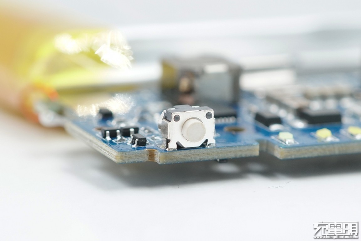 小米充电宝30000快充版拆开,小米无线充电宝10w和30w对比