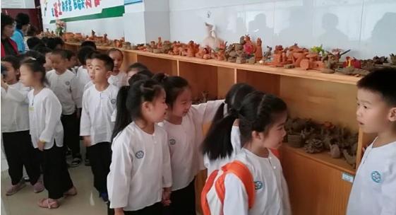 幼儿园让孩子捐花宝妈回家蒙圈,幼儿园老师让孩子捐款2万元