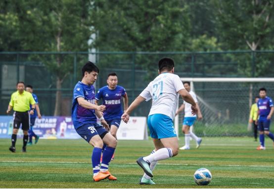 华晨宝马第一名,足球联赛榜首之战