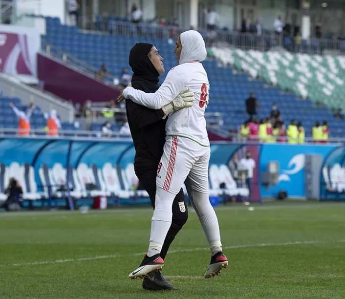 伊朗女足队员,伊朗女足真有男扮女装吗