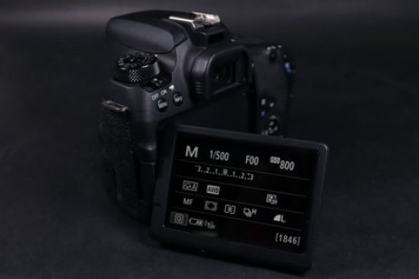 佳能便携相机推荐入门,推荐轻巧的佳能单反相机