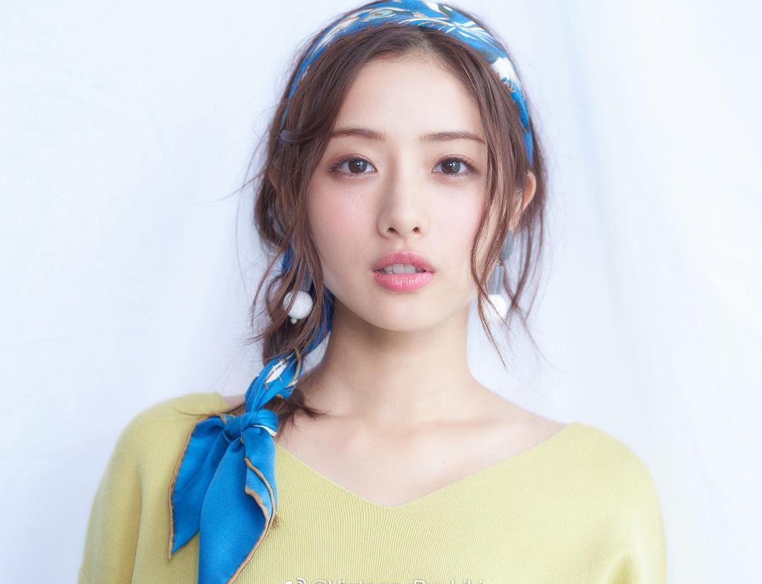 大蝴蝶结搭配大肠发圈,小清新蝴蝶结大肠发圈