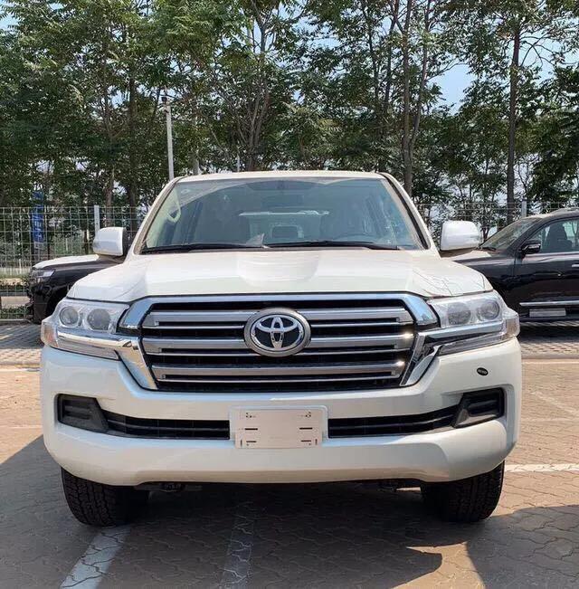 陆巡4600和5700有哪些优缺点,2019款陆巡中东版4600价格表