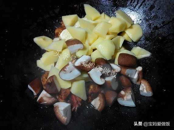 香菇土豆鸡肉最好吃的做法,鸡肉焖土豆香菇做法