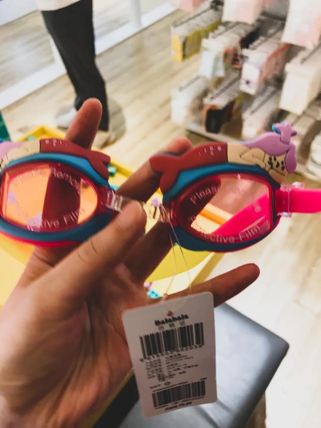 带宝宝游泳用什么泳镜,儿童初学游泳需要买泳帽吗