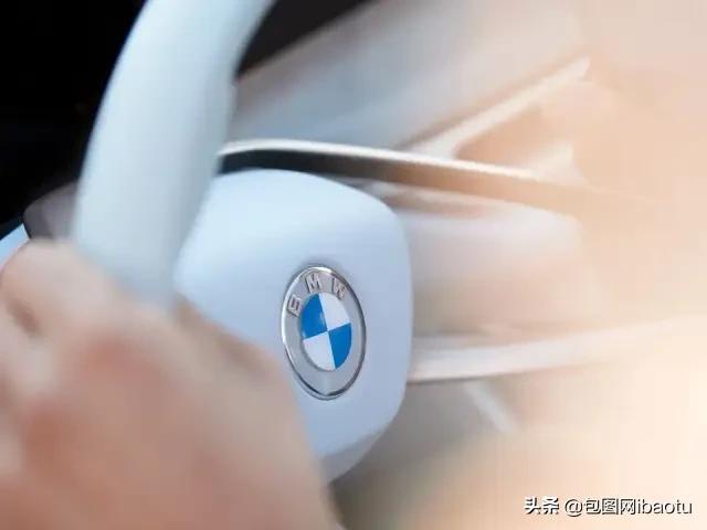 宝马最新logo和之前有什么不同,宝马新logo的含义