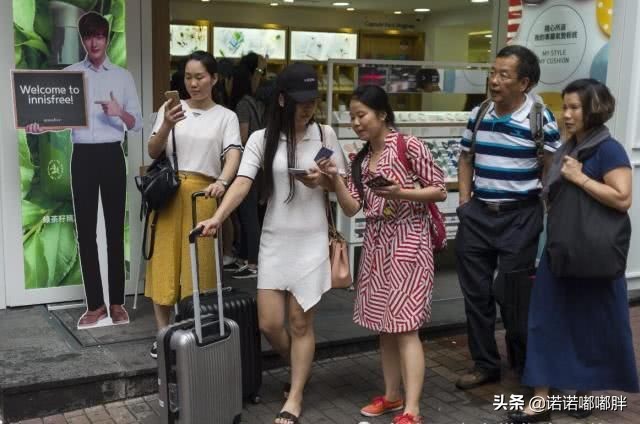 为什么中国人总喜欢行李箱,中国游客为什么喜欢出境游
