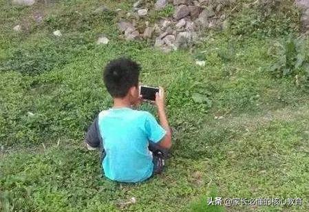 孩子叛逆不上学沉迷手机咋办,孩子叛逆父母沉迷手机