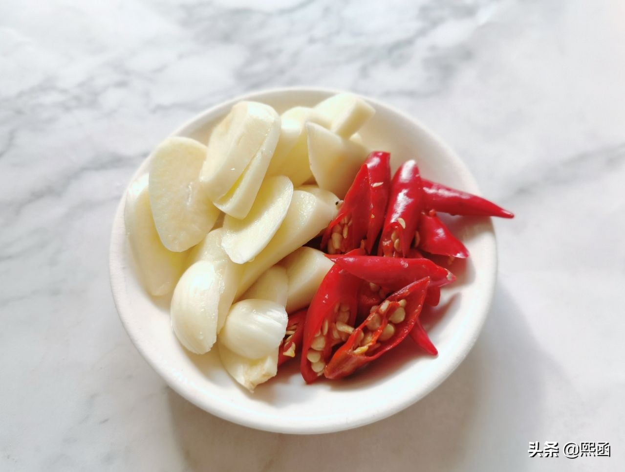 腌萝卜片用盐吗,腌萝卜片用陈醋行不行