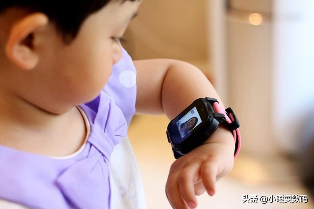 除了视频电话，还能提高孩子英语口语能力，搜狗糖猫儿童手表JOY2