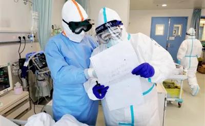 中医药有效减轻了患者症状,改善了炎症指标,降低了轻症转重症比率!在这里中西医没有隔阂,只有协和!