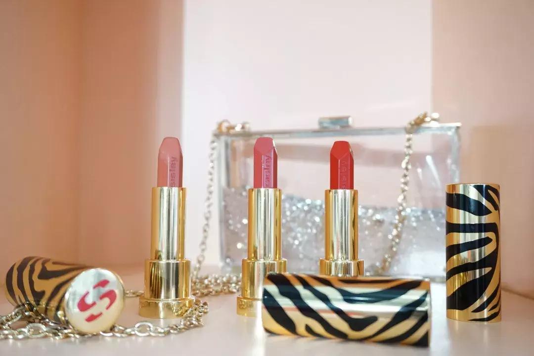 李佳琦同款就一定适合你？试了这16支口红后我们发现…