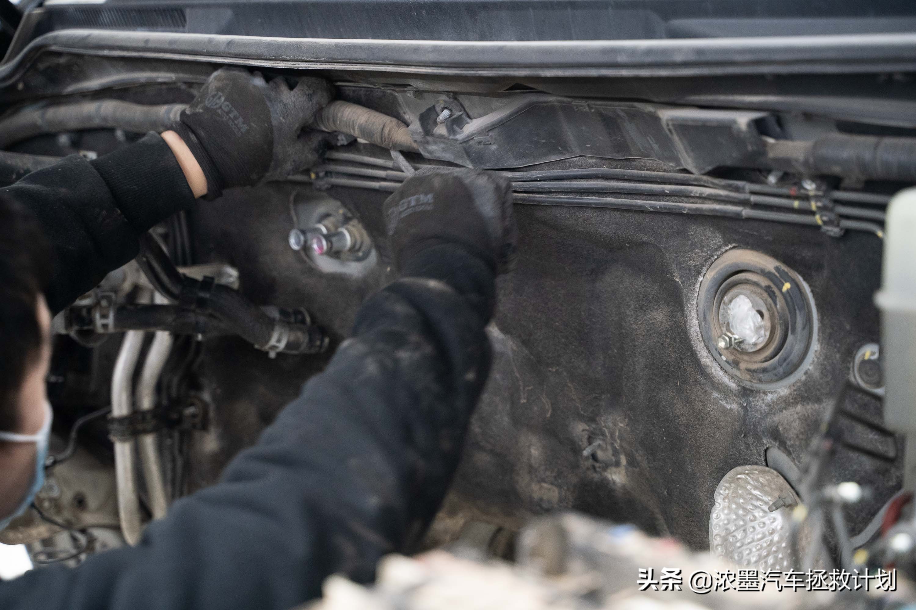 丰田霸道酷路泽带你翻山越岭,丰田兰德酷路泽低速4驱越野模式