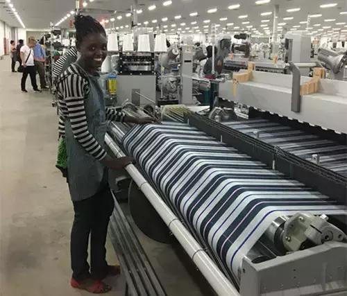 这一群制假发工厂，竟养活了30万当地人！