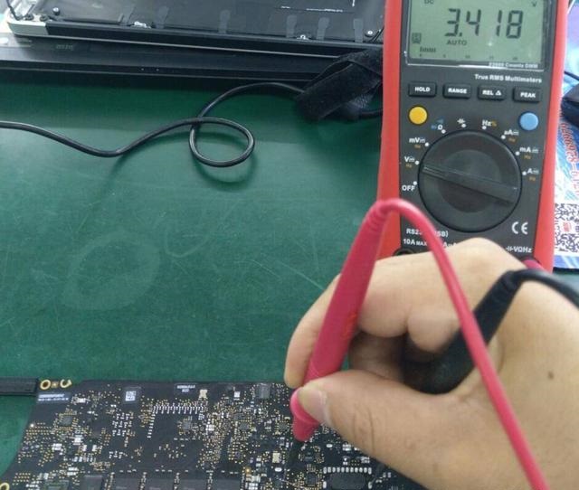 苹果笔记本黑屏出现个问号文件夹,macbookpro开机出现问号需要换硬盘