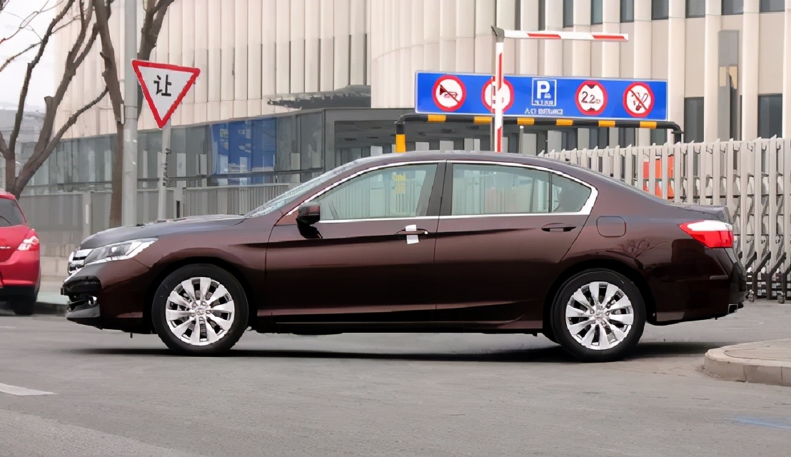 你觉得哪一代雅阁最好看,本田雅阁2.4最后一代