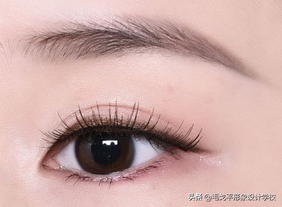 眼线一画就糊怎么解决,眼线一秒学会