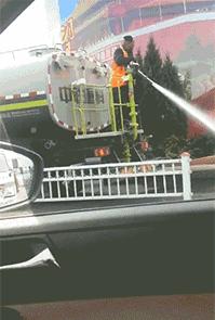 爆笑gif为了我的八块腹肌拼了,成年人幽默搞笑gif图片带字