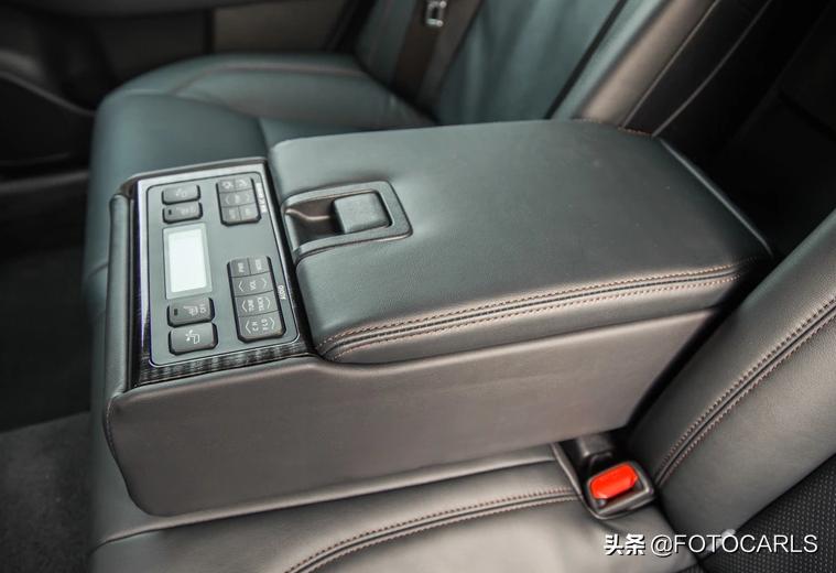 丰田皇冠2.5升四驱豪华版价格,丰田皇冠2024款最新款银色